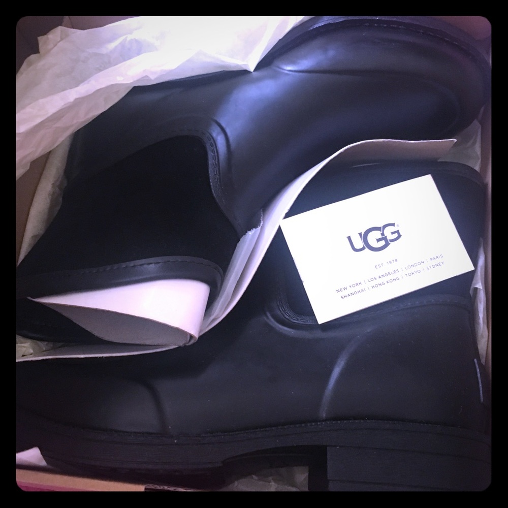 Uggs  rain boots brand new